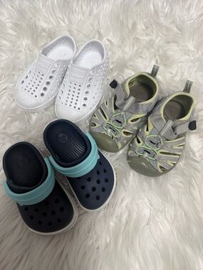 Bundle of 3 toddler shoes Native, Crocs, Keen size 4, 5